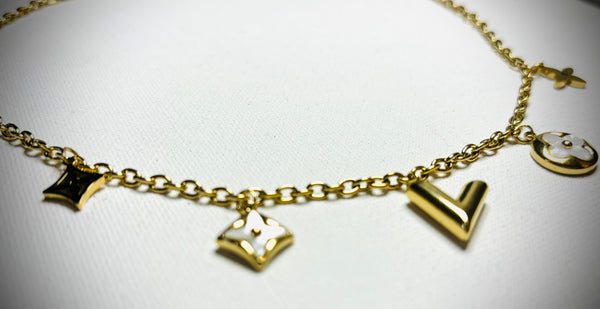 Gold V necklace